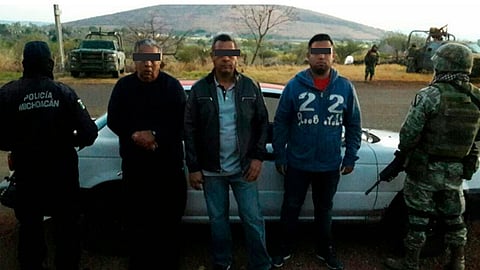 Los sujetos viajaban en un auto con reporte de robo (Foto Cortesía)