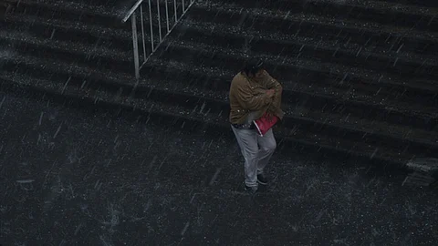 La inesperada lluvia se dejó sentir sólo en algunas partes de la ciudad (Foto ilustrativa: ACG))