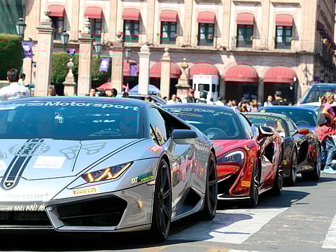 ¡A toda velocidad! Autos de lujo se despiden de Morelia