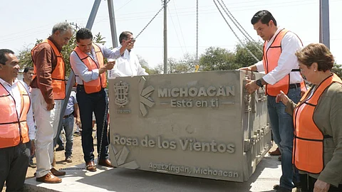 Autoridades colocaron la primera piedra de esta obra (Foto: ACG)