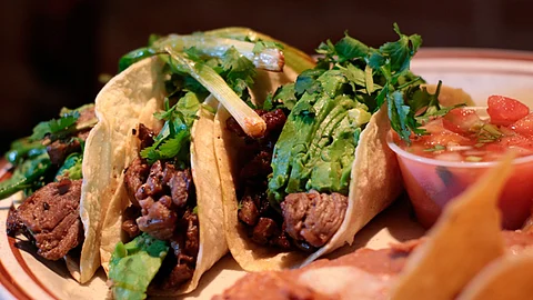 Se suelen acompañar de vegetales como cebolla y cilantro o con salsa picante (Foto: publicdomainpictures.net)
