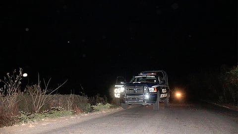 El occiso vestía pantalón de mezclilla azul y tenía el torso desnudo (Foto: RED 113)
