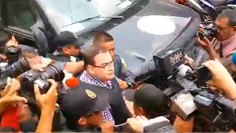 Se le vio serio en todo momento (Fotograma: FB/Emisoras Unidas)