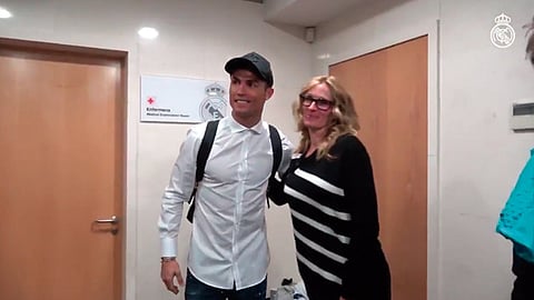 Cristiano Ronaldo y Julia Roberts después del encuentro con el Barcelona (Foto: captura de video)