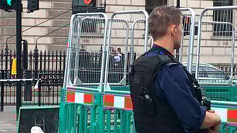 El detenido oscila entre los 20 y 25 años (Foto: @anguswalkrtalk)