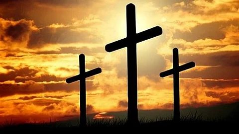 Este día no se celebra la eucaristía. En su lugar, se celebra la "Liturgia de la Pasión del Señor"
