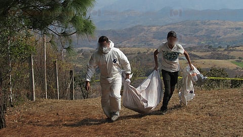 Peritos criminalistas y policías ministeriales rescataron los restos del difunto y lo enviaron a la morgue
