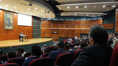 La conferencia se realizó en el marco de las actividades conmemorativas por el Centenario de la Constitución de 1917