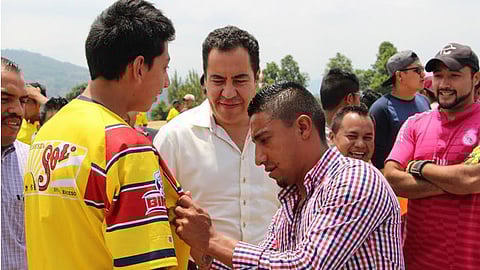 El jugador de Monarcas Morelia, originario del municipio, ejemplo para los niños y jóvenes (Foto: Cortesía)