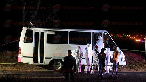 La unidad estaba abandonada a la orilla del camino Morelia-Mil Cumbres