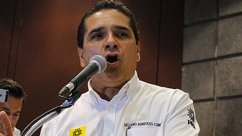 El mandatario michoacano estuvo en el acto por 28 años del PRD (Foto: ACG)