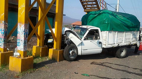 Los oficiales de Tránsito acudieron para hacer los peritajes conducentes y determinar responsabilidades