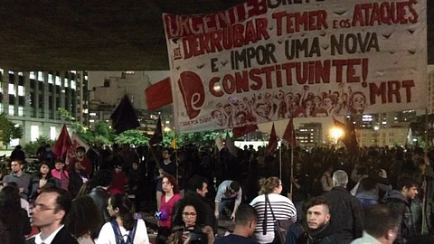 Masivas marchas en las calles de Brasil para exigir la destitución de Michel Temer por corrupción (Foto: @juanagallardo1)