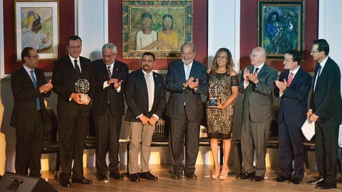 Los premios fueron entregados por el secretario de Salud, el rector de la UNAM y Carlos Slim Helú (Foto: Fundación Carlos Slim)