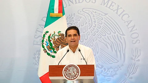 El gobernador y Enrique Peña Nieto, encabezan ceremonia por el Día de la Marina Nacional (Foto: Cortesía)