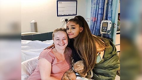 Ariana Grande visita a víctimas de atentado en Manchester