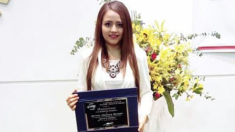 Recibió el reconocimiento por mejor promedio en la carrera con 98.74
(Foto: Cortesía)