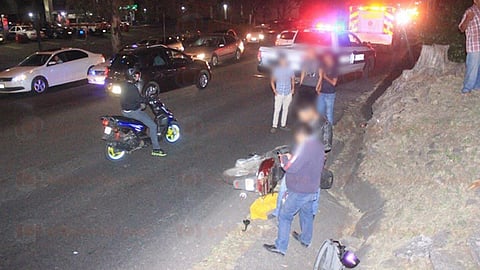 La caminante imprudentemente se le atravesó a la moto (Foto: RED113)