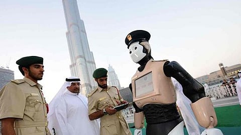 Los ciudadanos podrán preguntarle cosas al robot, pagarle multas y acceder a información pública de las autoridades (@elfayuca)