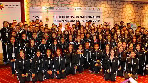 La delegación michoacana fue abanderada la noche de este domingo (Foto ACG)