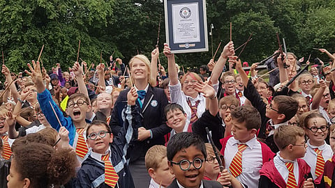 Más de 600 niños se reunieron en Bolton vestidos del conocido mago, para superar la marca establecida en 2015 (Foto: @GWR)