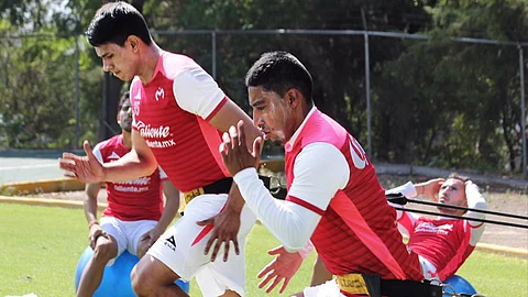 Jugadores de Monarcas se reportaron en las instalaciones del Morelos (Foto: @FuerzaMonarca)