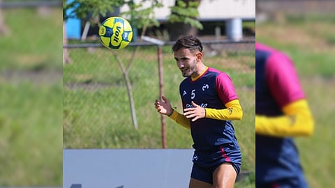 El playera número 5 subrayó que lo primordial es que la actual plantilla tenga un buen entendimiento dentro de la cancha (Foto Twitter: @CarGuzman5)