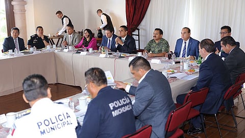 Alfonso Martínez Alcázar encabezó en conjunto con el gobernador del estado una reunión del grupo de coordinación para la seguridad del municipio (Foto Twitter: @Silvano_A)