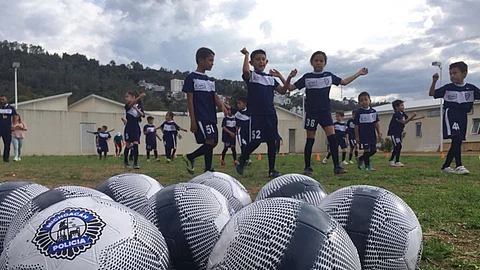 El ex futbolista Marco Antonio “El Fantasma Figueroa”, organizaran torneos de fútbol en colonias con alta incidencia delictiva
(Foto: Cortesía)