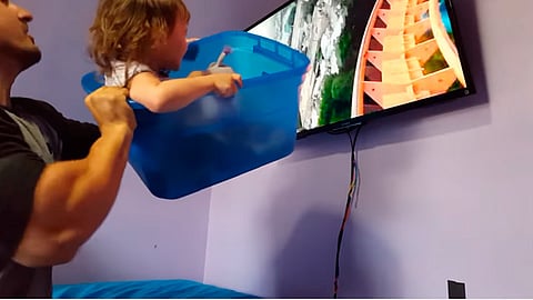 Lo caro del parque no impidió que la niña se divirtiera (Foto: captura de video)