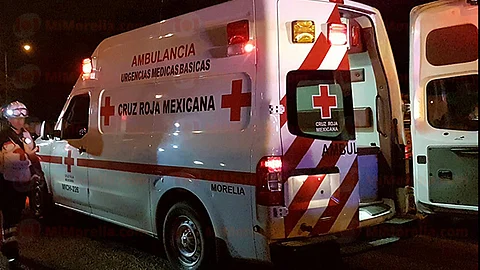 Los peritos del estado hicieron el estudio técnico del incidente y al final el vehículo fue remolcado a un corralón (Foto: RED 113)
