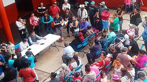 El edil Cenobio Hernández Lara, se comprometió a agendar una cita con el ingeniero Silvano Aureoles Conejo (Foto: Cortesía)
