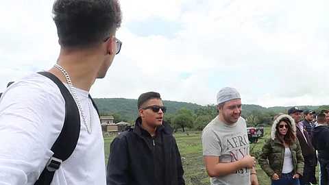Roberto vacacionaba en Jiquilpan y no dudó en acudir a Venustiano Carranza (Foto: Captura de vídeo)