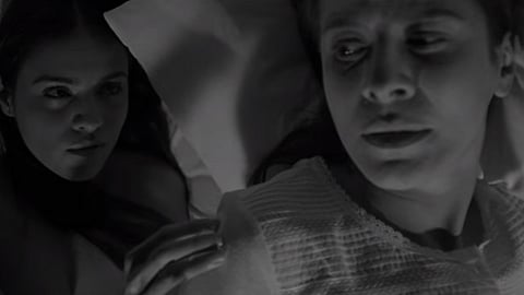 Arcelia Ramírez y Olga Segura llevan el soporte de esta película en blanco y negro (Fotograma: YouTube)