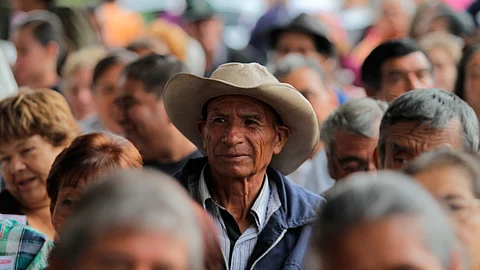 El 45 por ciento cuenta con su tarjeta del Instituto Nacional para Personas Adultos Mayores (Foto: Cortesía)