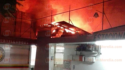 Se incendia “El Mercado de La Charanda” [Video]