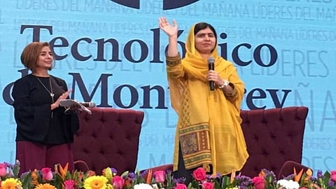 La activista señaló que los muros dividen a la gente e incitan al odio (Foto: @YucaTimes)