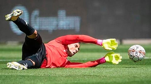 Guillermo Ochoa es histórico: primer portero mexicano en recibir 1000 goles