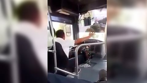 Ya alistan una sorpresa entre la agrupación y el joven (Fotograma: YouTube)