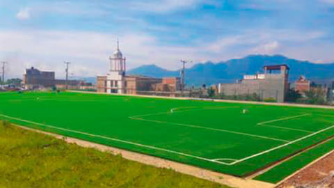 "La cancha de pasto sintético está al servicio del pueblo, de los jóvenes" (Foto: Cortesía)