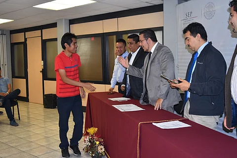 Un total de 101 estudiantes del ITM fueron reconocidos por el director (Foto cortesía)