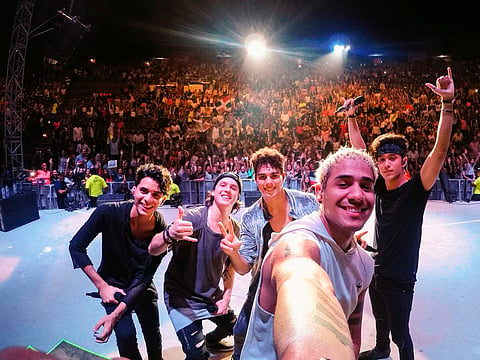 “Hacen añicos” a integrante de CNCO por selfie en medio de tragedia mexicana