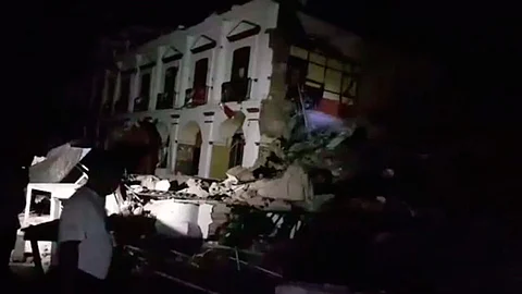 El Palacio Municipal de Juchitán quedó así tras el sismo (Foto: @RenatoFloresC)