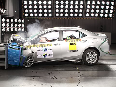 Dos vehículos son chocados de manera frontal y lateral para comprobar su seguridad. (Foto: Latinncap.com)