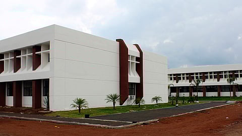 La obra incluye un edificio para docencia con 18 aulas, para atender a mil 400 estudiantes (Foto: Cortesía)