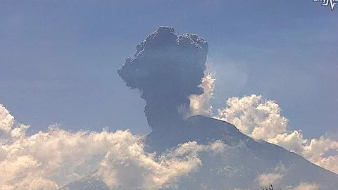 Prevalecen las exhalaciones del Popocatépetl (Foto: @Popocatepetl_MX)