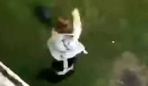 Aparentemente, provocó la fractura en la pierna de la fémina