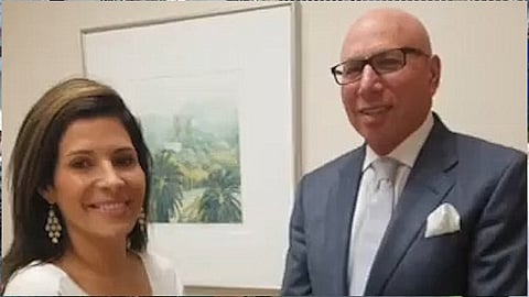 Esta decisión la tomó derivado de una cita con un hombre quien le dijo que parecía "mucho más mayor" (Foto: Twitter)