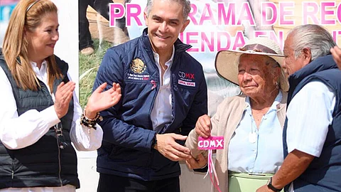 Entregó llaves de vivienda sustentable y antisísmica a la familia Mendieta Huerta, la prioridad es que más familias recuperen su hogar (Foto:@ManceraMiguelMX )