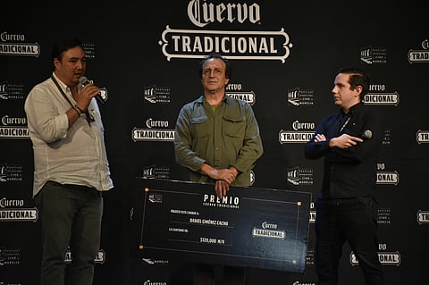 Entrega premio Cuervo Tradicional a Daniel Jiménez Cacho
